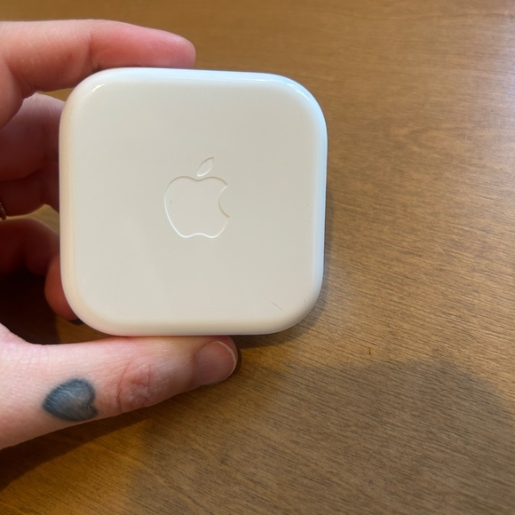 NWOT Apple EarPods with 3.5mm Headphone Plug - Picture 3 of 3